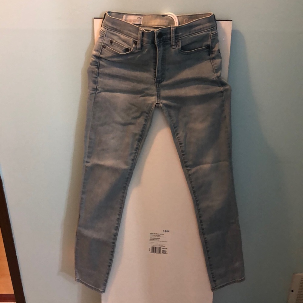 Resolution slim jeans